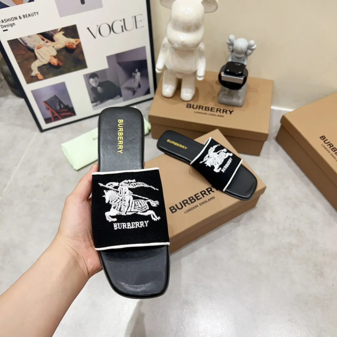 Burberry グレーチャンキーヒールスリッパ新作 - 画像 (6)