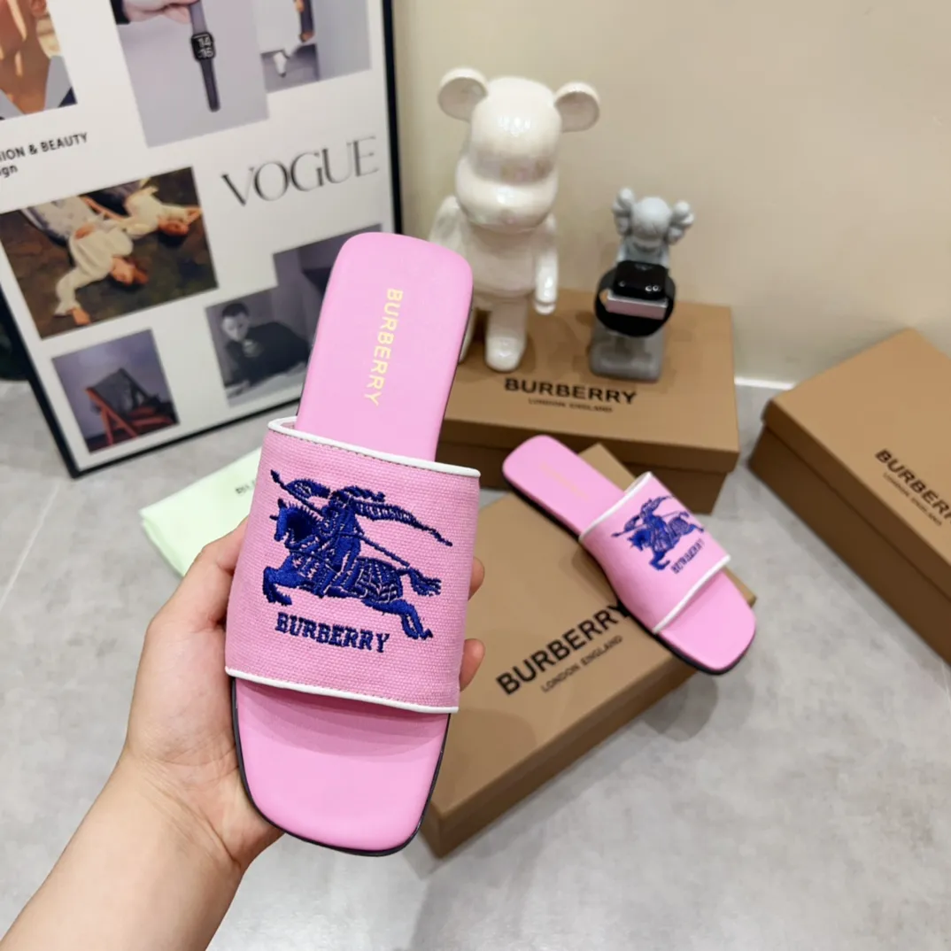 Burberry ピンクヒョウ柄チャンキーヒールスリッパ - 画像 (7)