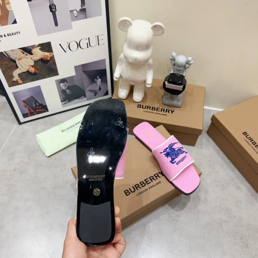Burberry ピンクヒョウ柄チャンキーヒールスリッパ - 画像 (10)