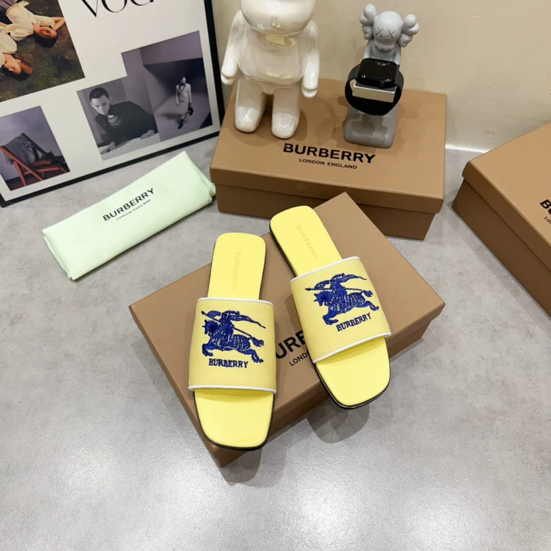 Burberry イエローチャンキーヒールスリッパ2024新作 - 画像 (3)
