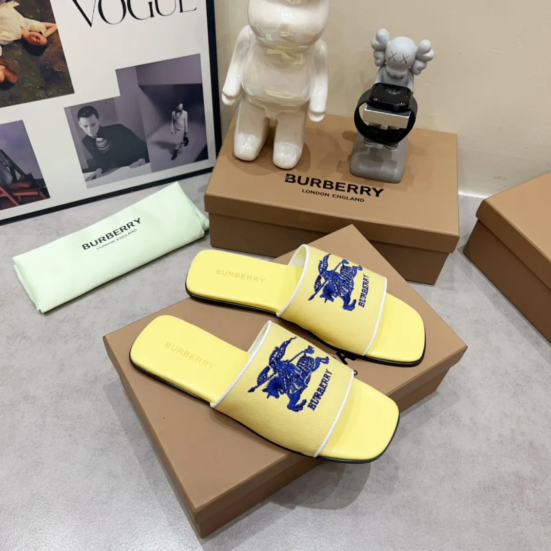 Burberry イエローチャンキーヒールスリッパ2024新作 - 画像 (4)