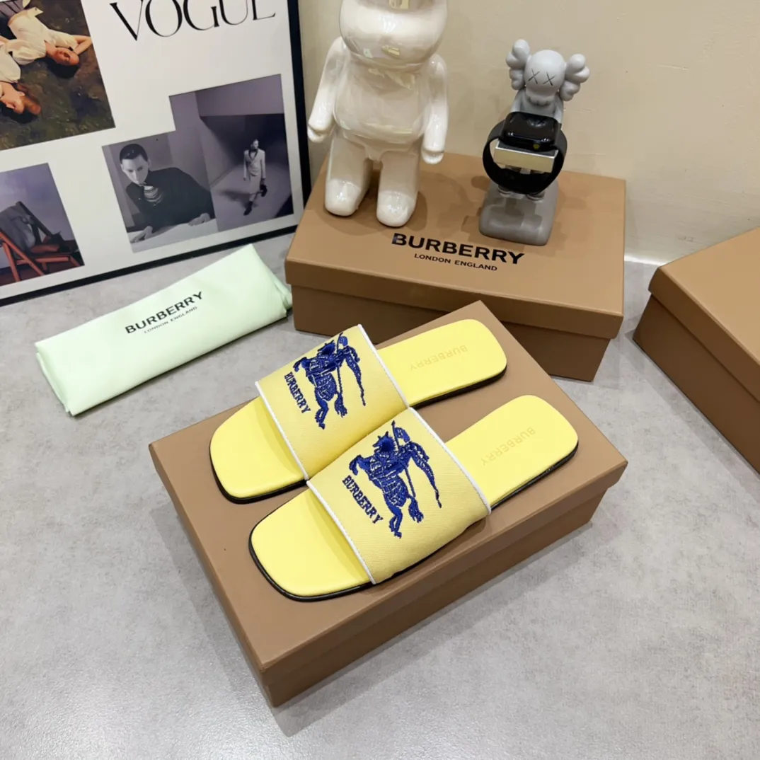 Burberry イエローチャンキーヒールスリッパ2024新作 - 画像 (5)