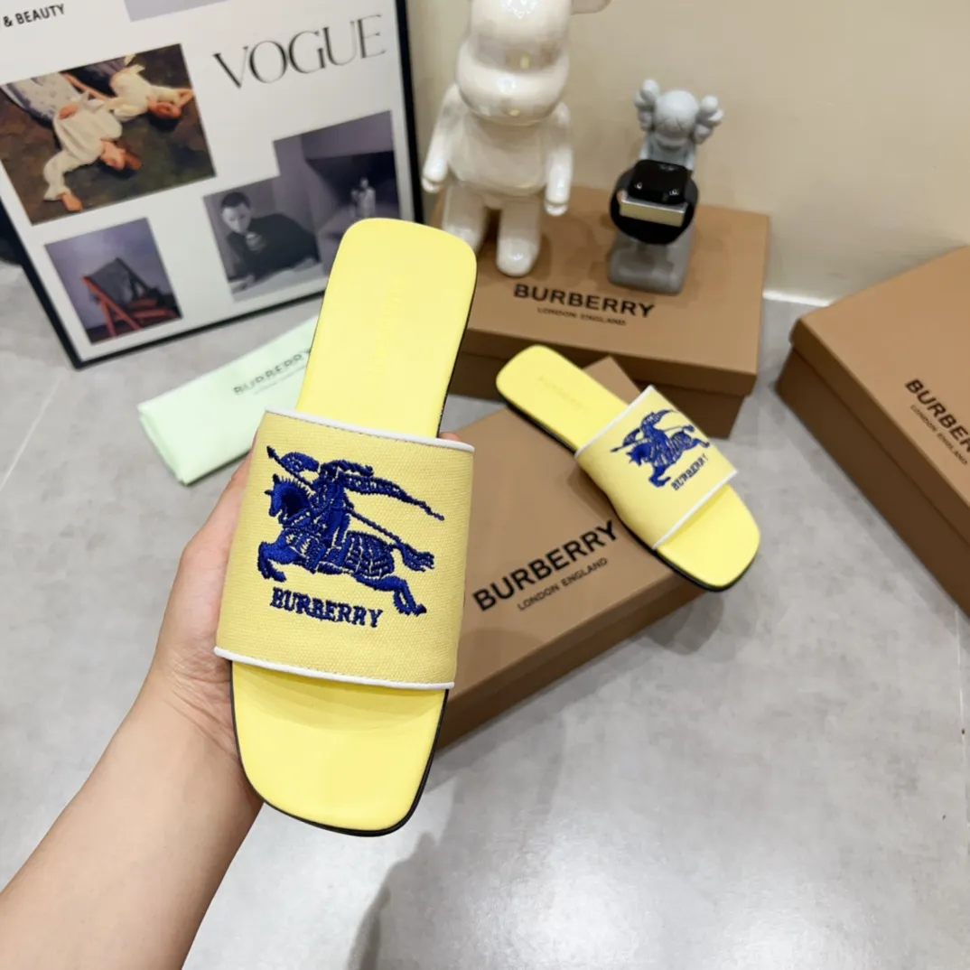 Burberry イエローチャンキーヒールスリッパ2024新作 - 画像 (7)