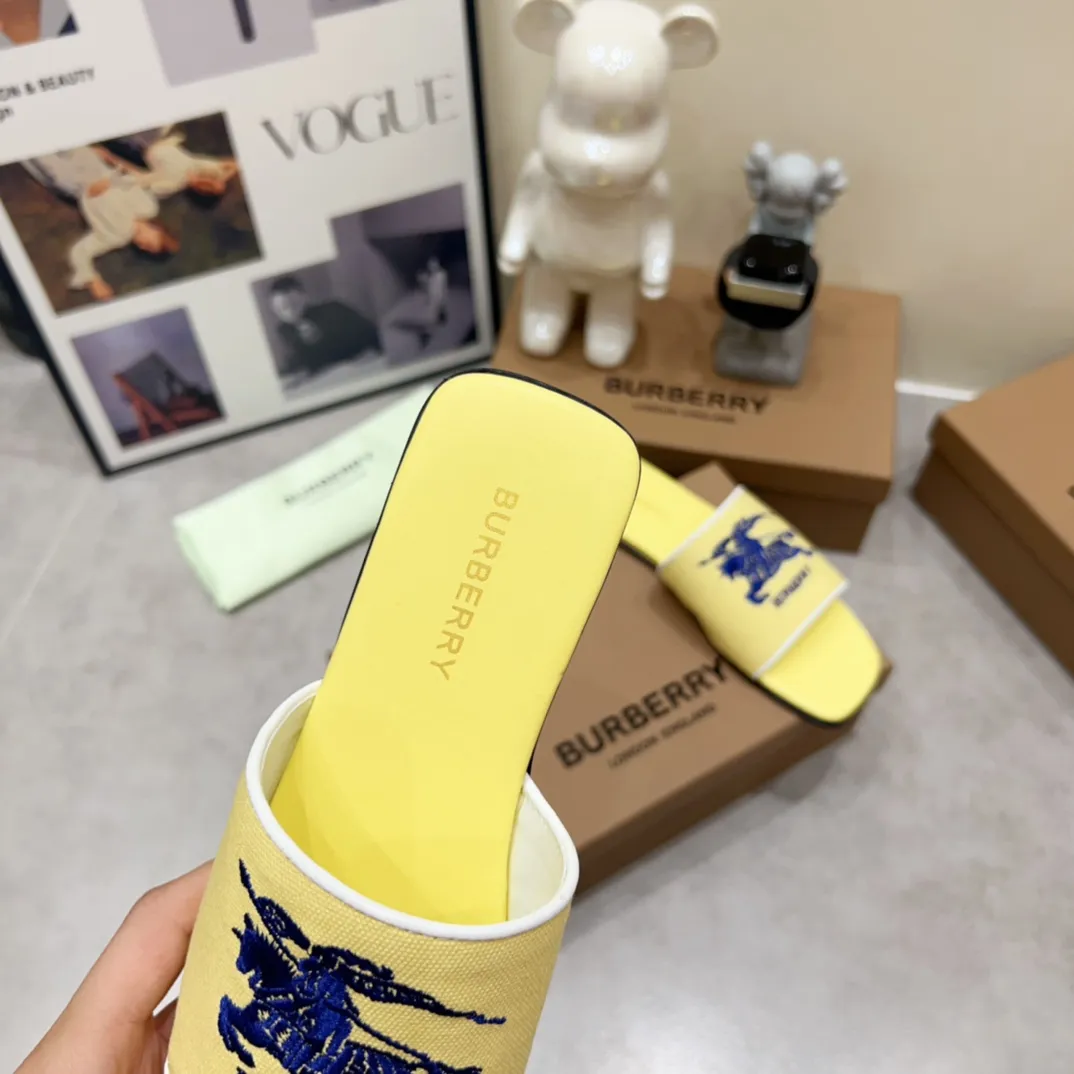 Burberry イエローチャンキーヒールスリッパ2024新作 - 画像 (9)