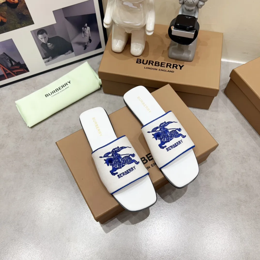 Burberry 白 チャンキーヒール スリッパ 新作 - 画像 (3)