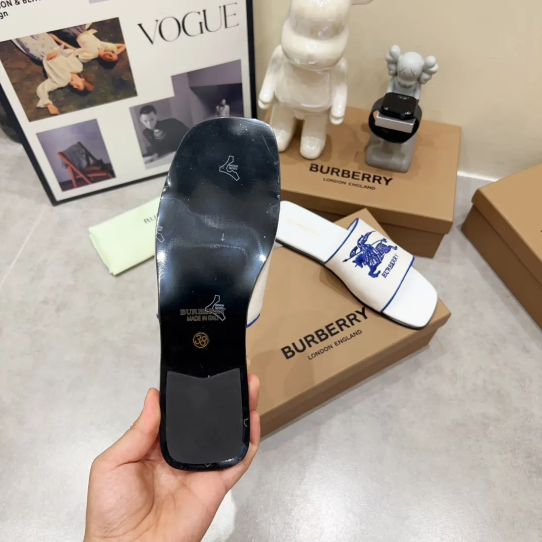 Burberry 白 チャンキーヒール スリッパ 新作 - 画像 (10)