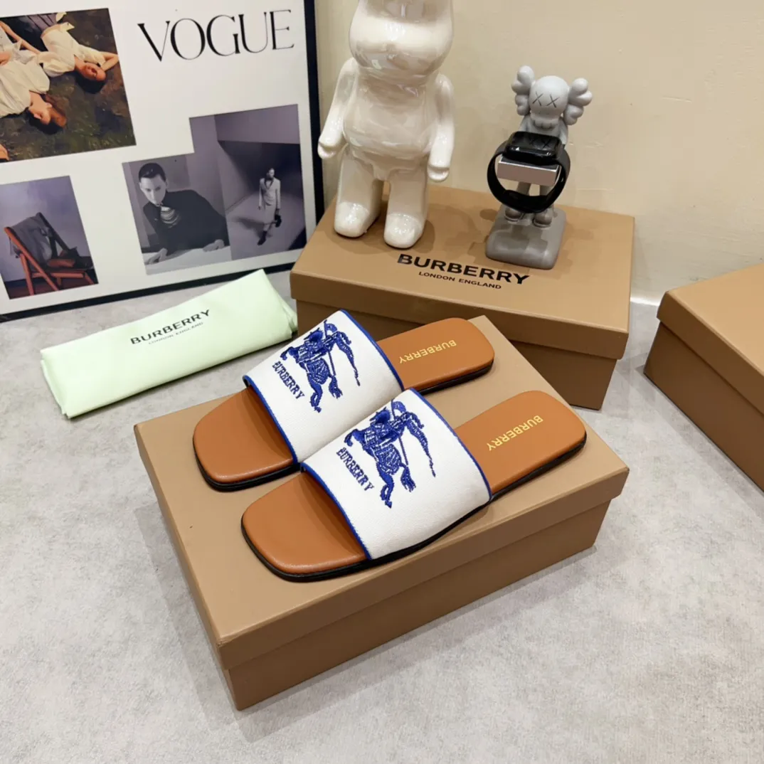 Burberry グレーチャンキーヒールスリッパ新作 - 画像 (3)