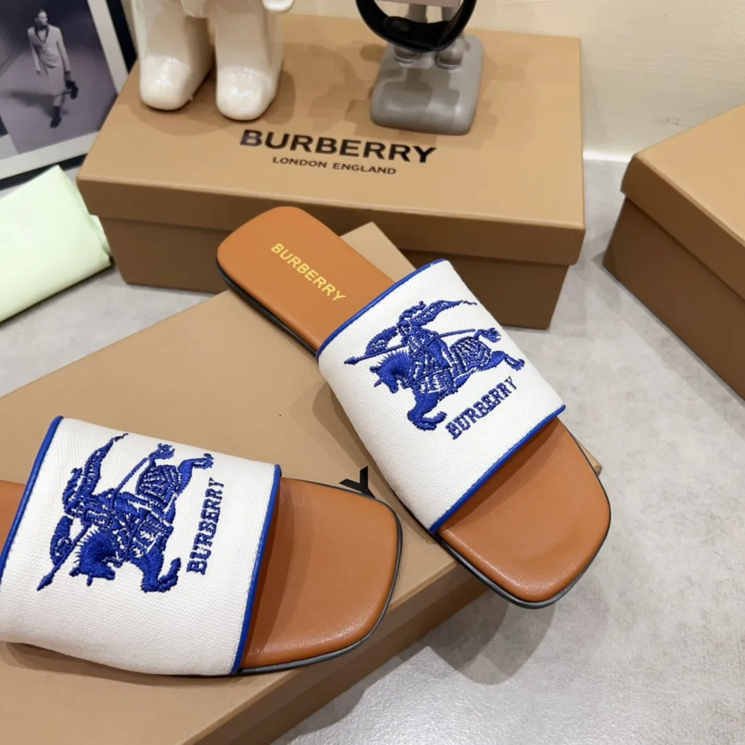Burberry グレーチャンキーヒールスリッパ新作 - 画像 (8)