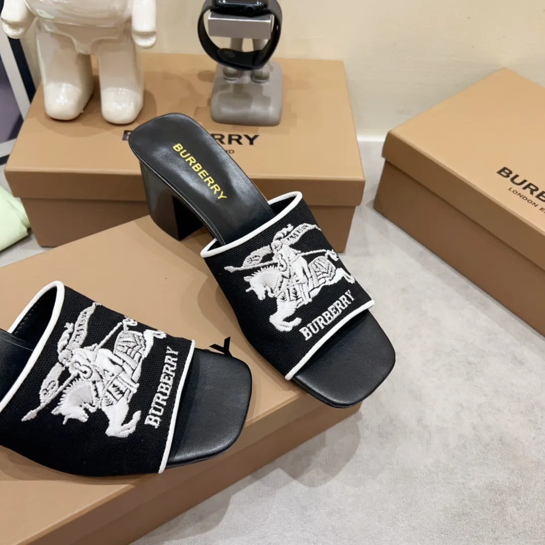 バーバリー ブラック ヒョウ柄 チャンキーヒールスリッパ - 画像 (8)