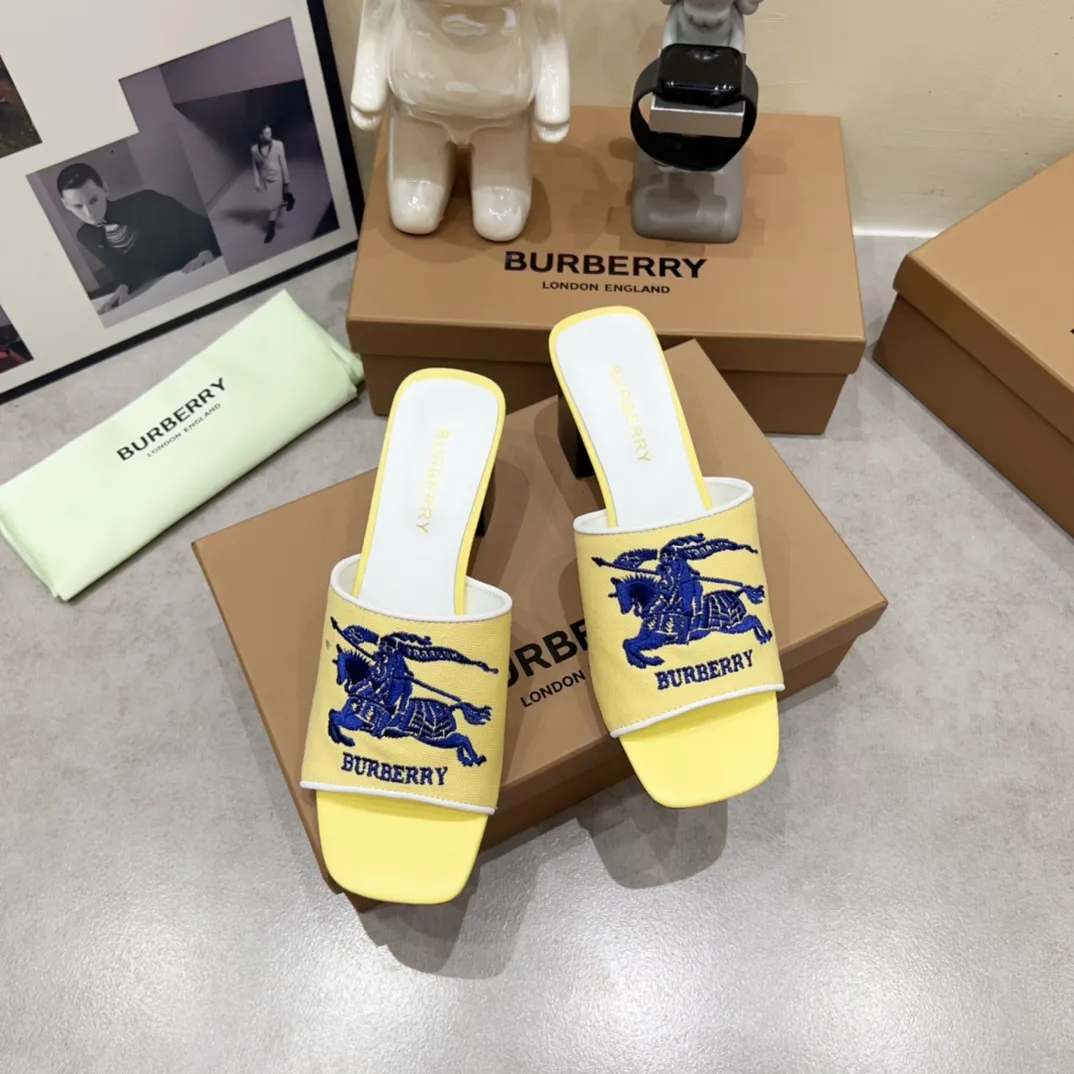 Burberry イエローヒョウ柄チャンキーヒールスリッパ - 画像 (3)