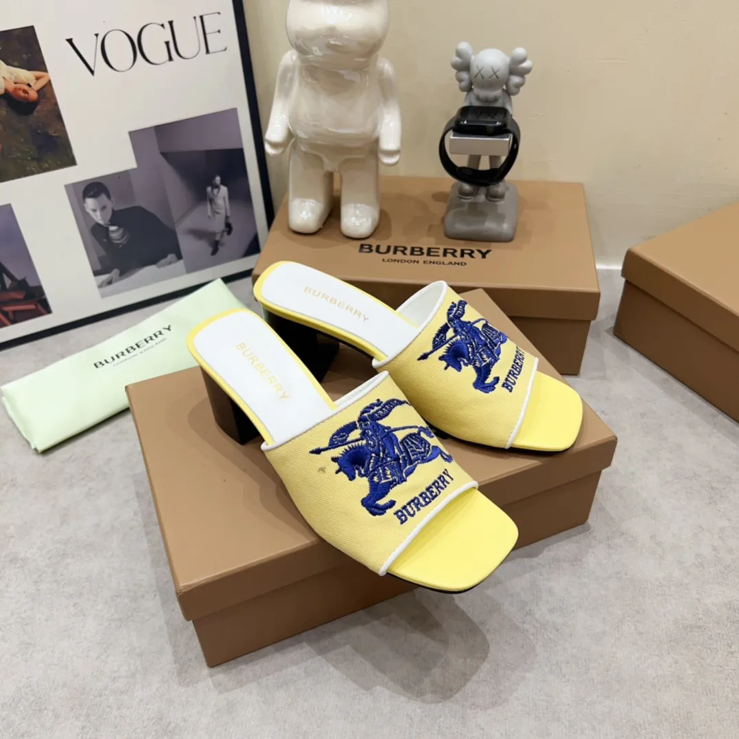 Burberry イエローヒョウ柄チャンキーヒールスリッパ - 画像 (4)