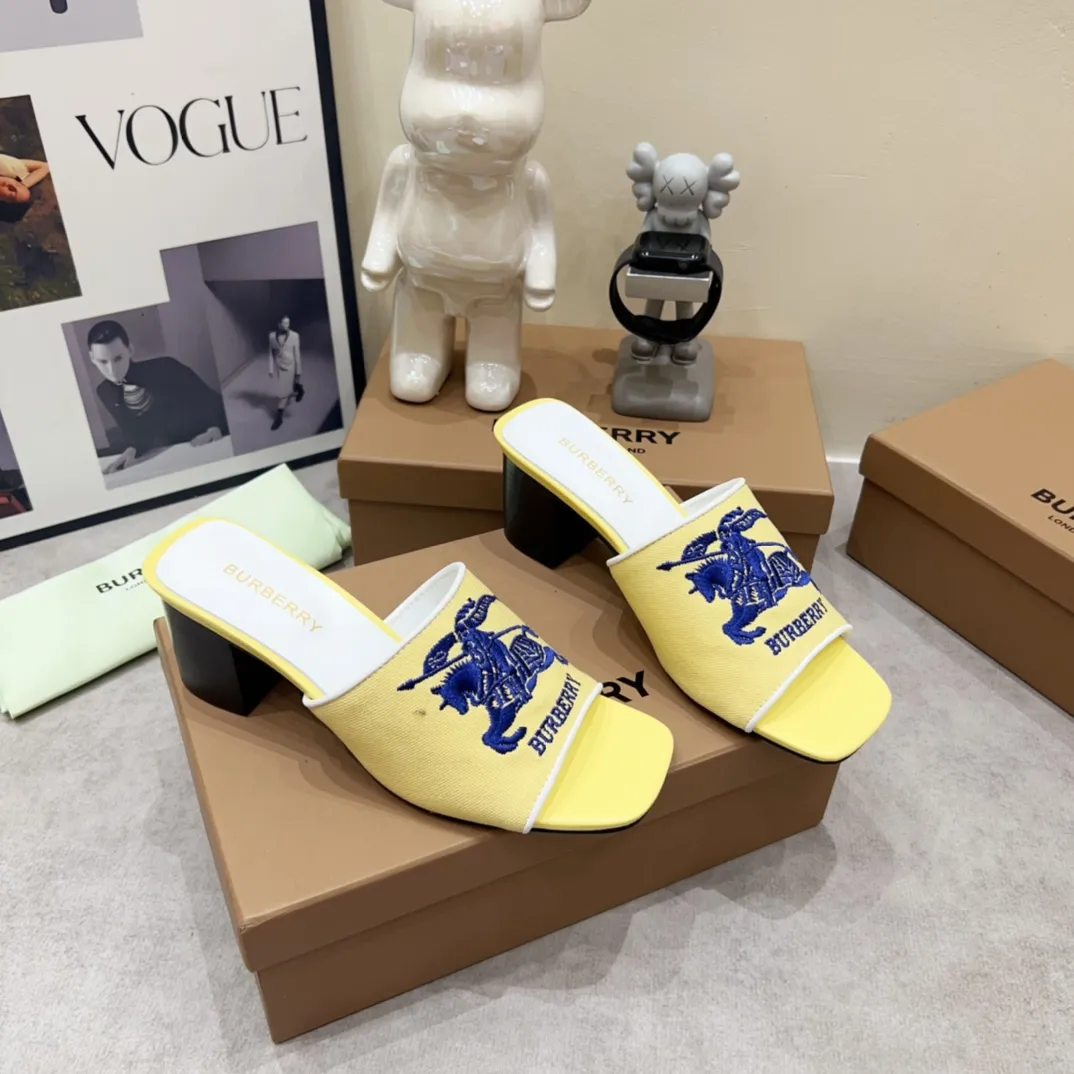 Burberry イエローヒョウ柄チャンキーヒールスリッパ - 画像 (5)