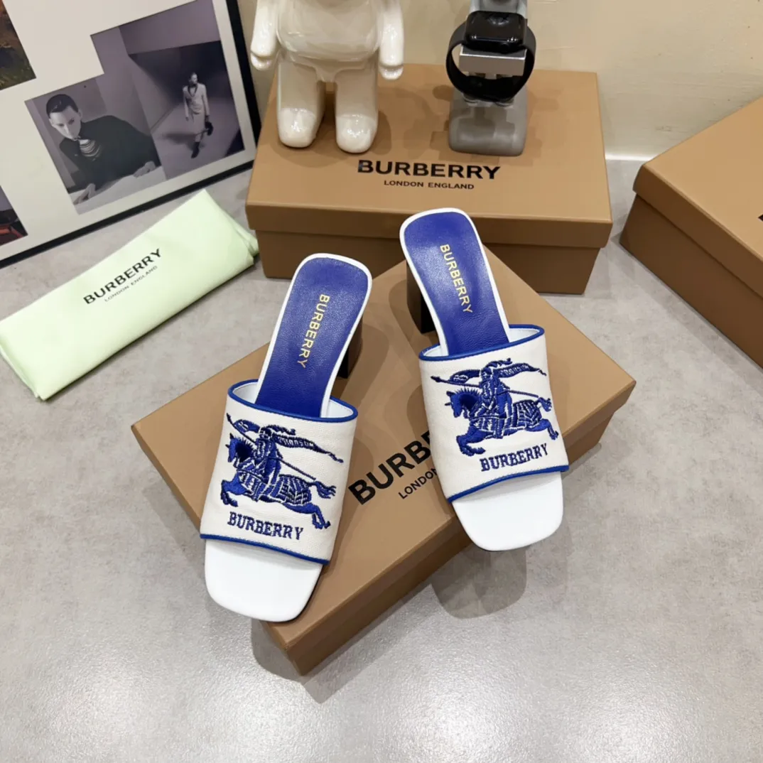 Burberry グレーヒョウ柄チャンキーヒールスリッパ - 画像 (5)