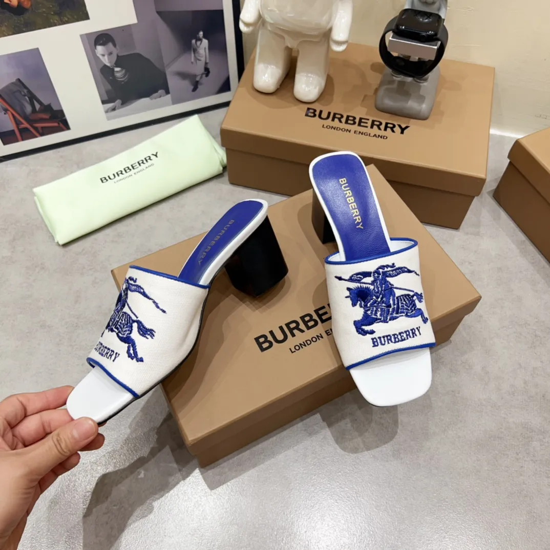 Burberry グレーヒョウ柄チャンキーヒールスリッパ - 画像 (6)