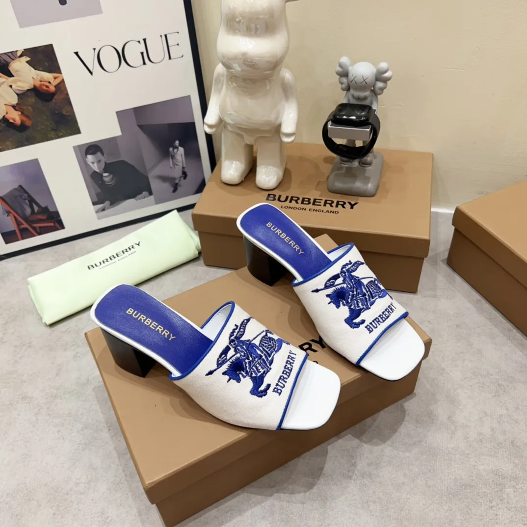 Burberry グレーヒョウ柄チャンキーヒールスリッパ - 画像 (7)