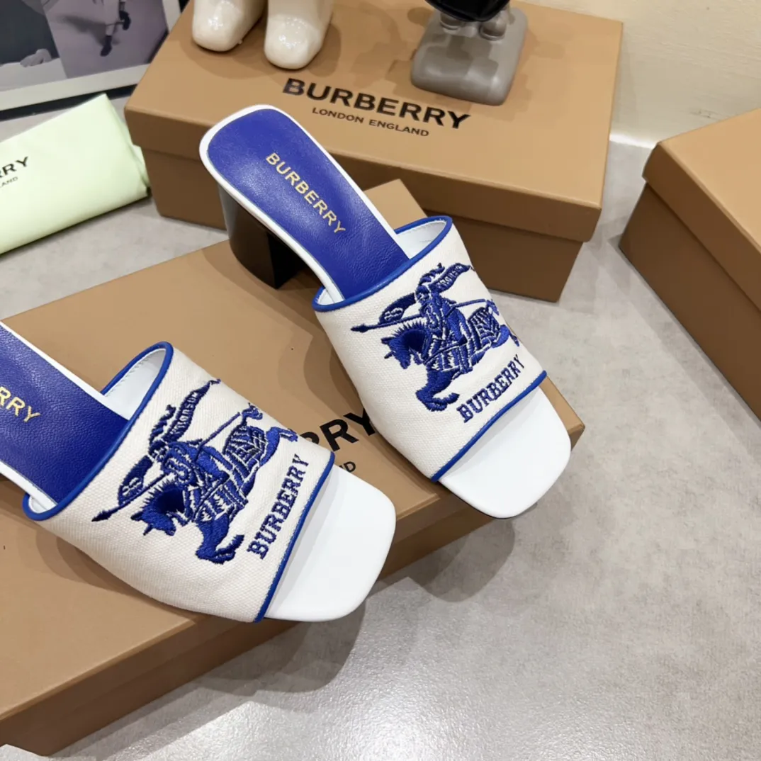 Burberry グレーヒョウ柄チャンキーヒールスリッパ - 画像 (8)