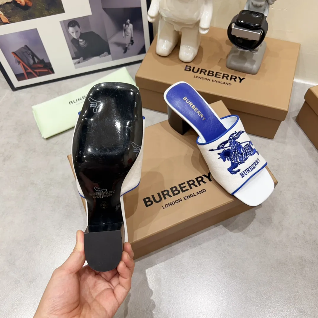 Burberry グレーヒョウ柄チャンキーヒールスリッパ - 画像 (10)