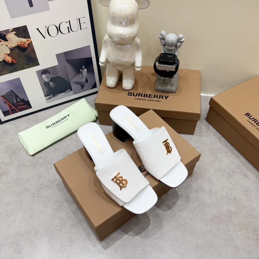 Burberry 白 チャンキーヒールスリッパ 新作 - 画像 (3)