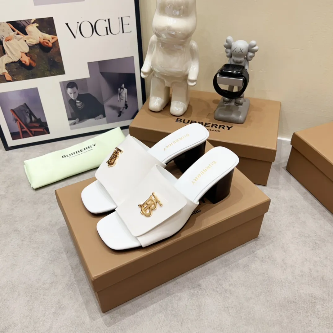 Burberry 白 チャンキーヒールスリッパ 新作 - 画像 (4)