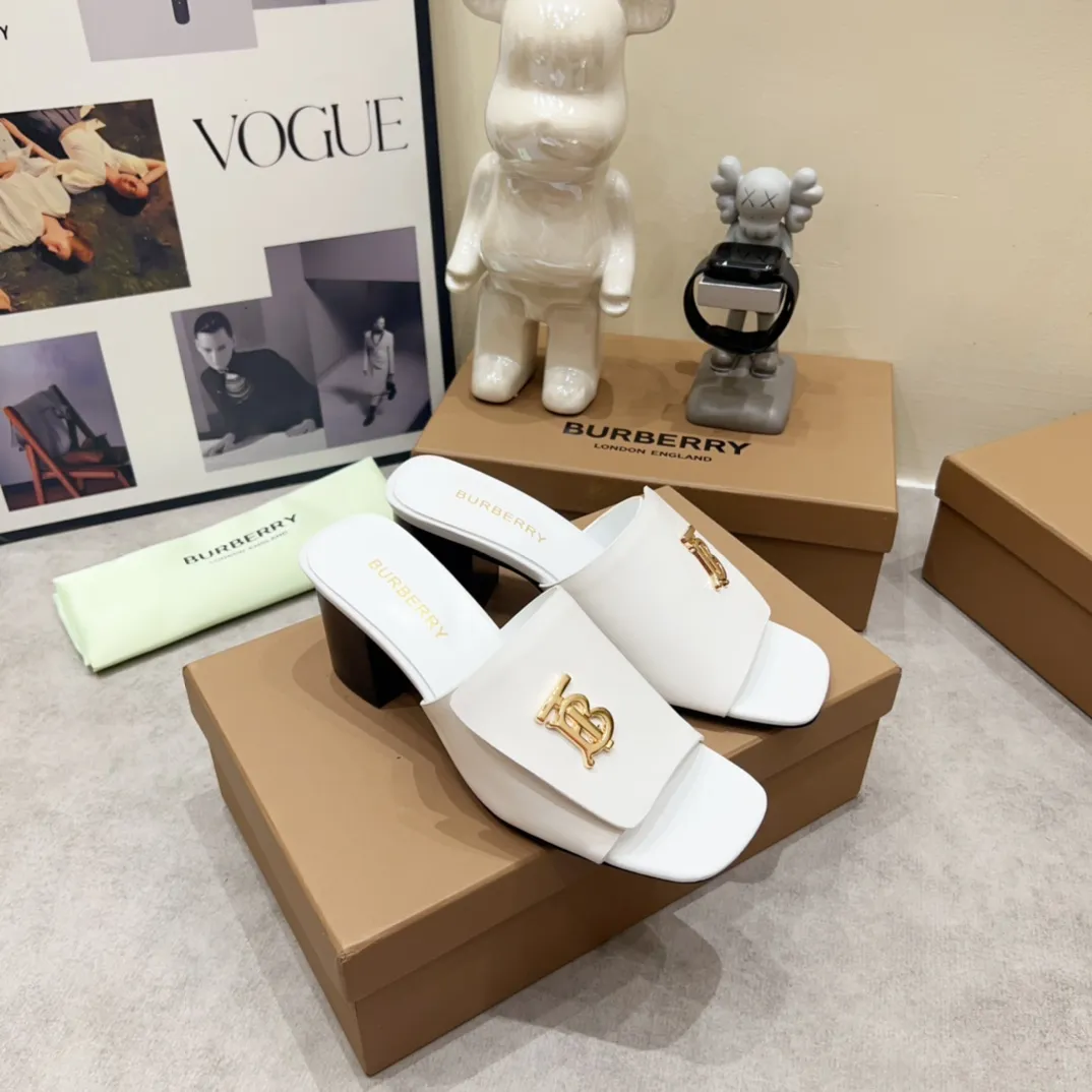 Burberry 白 チャンキーヒールスリッパ 新作 - 画像 (5)