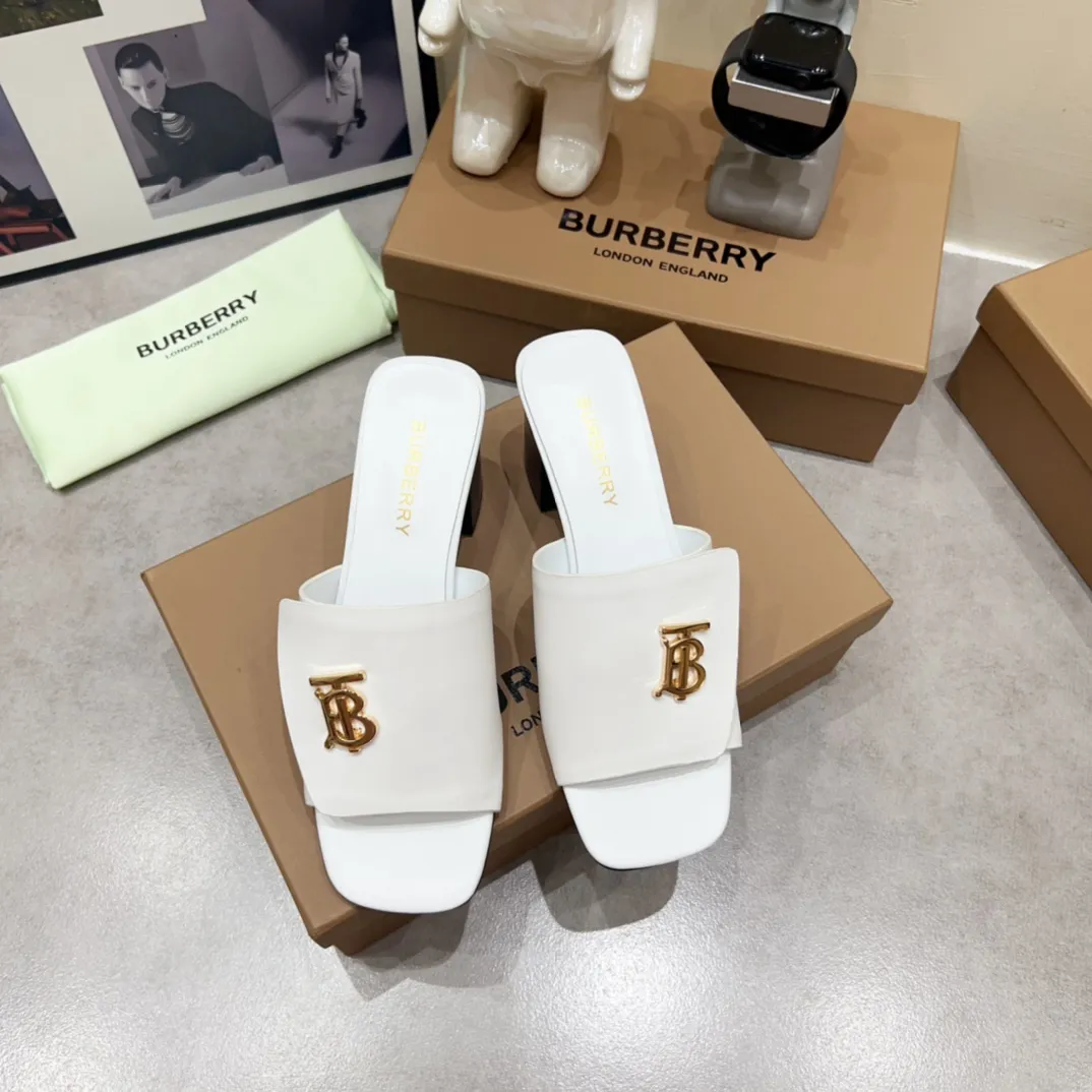 Burberry 白 チャンキーヒールスリッパ 新作 - 画像 (6)