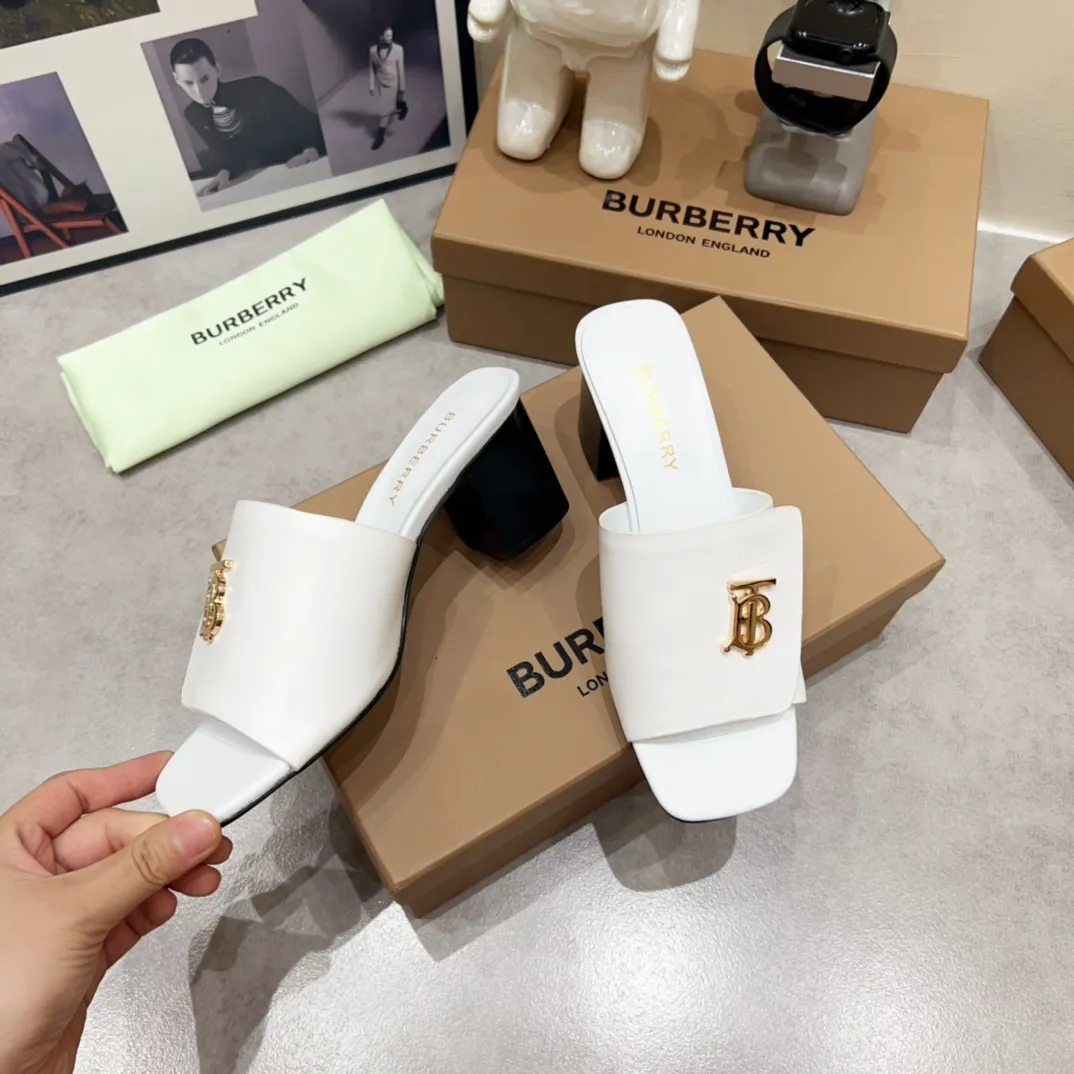 Burberry 白 チャンキーヒールスリッパ 新作 - 画像 (7)