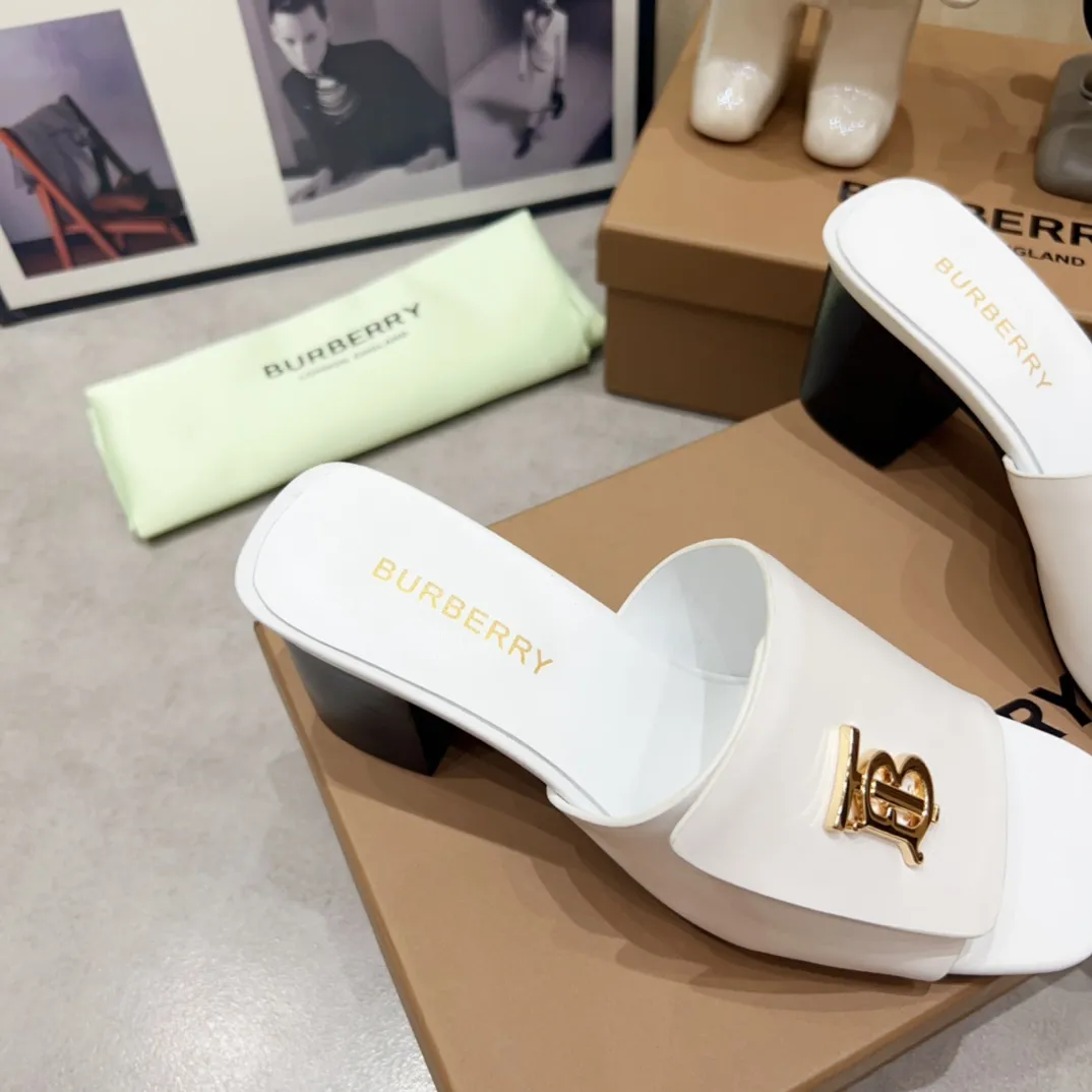 Burberry 白 チャンキーヒールスリッパ 新作 - 画像 (8)