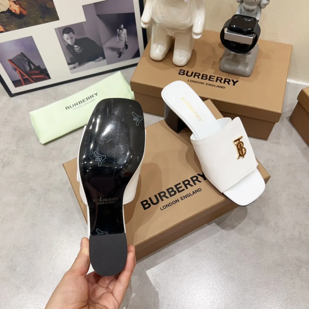 Burberry 白 チャンキーヒールスリッパ 新作 - 画像 (10)