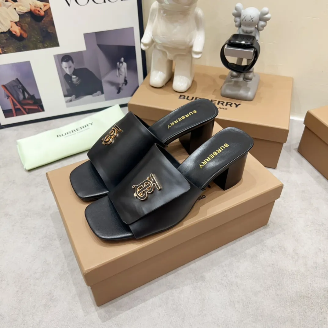 Burberry 2024ss ブラック チャンキーヒールスリッパ - 画像 (4)