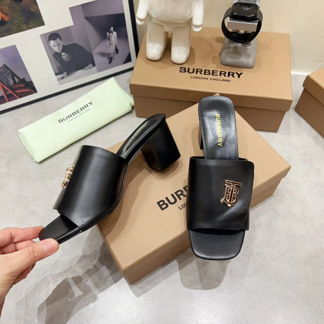 Burberry 2024ss ブラック チャンキーヒールスリッパ - 画像 (7)