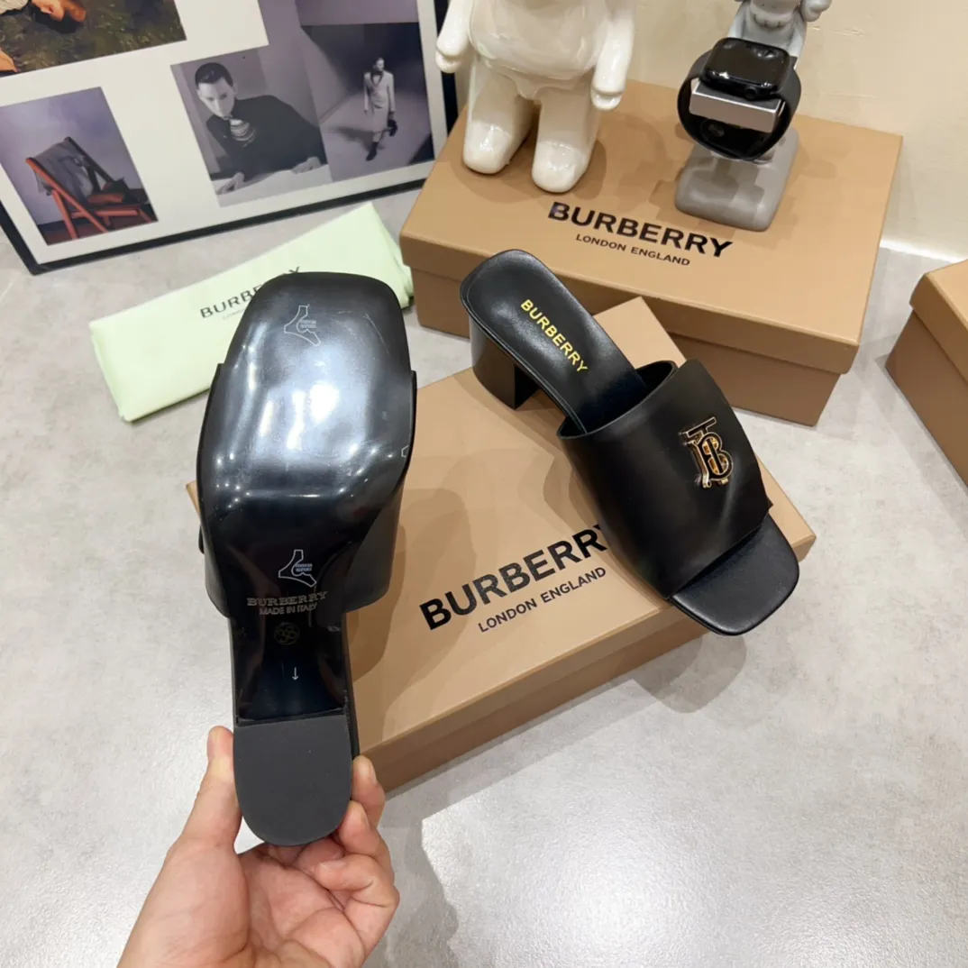 Burberry 2024ss ブラック チャンキーヒールスリッパ - 画像 (10)