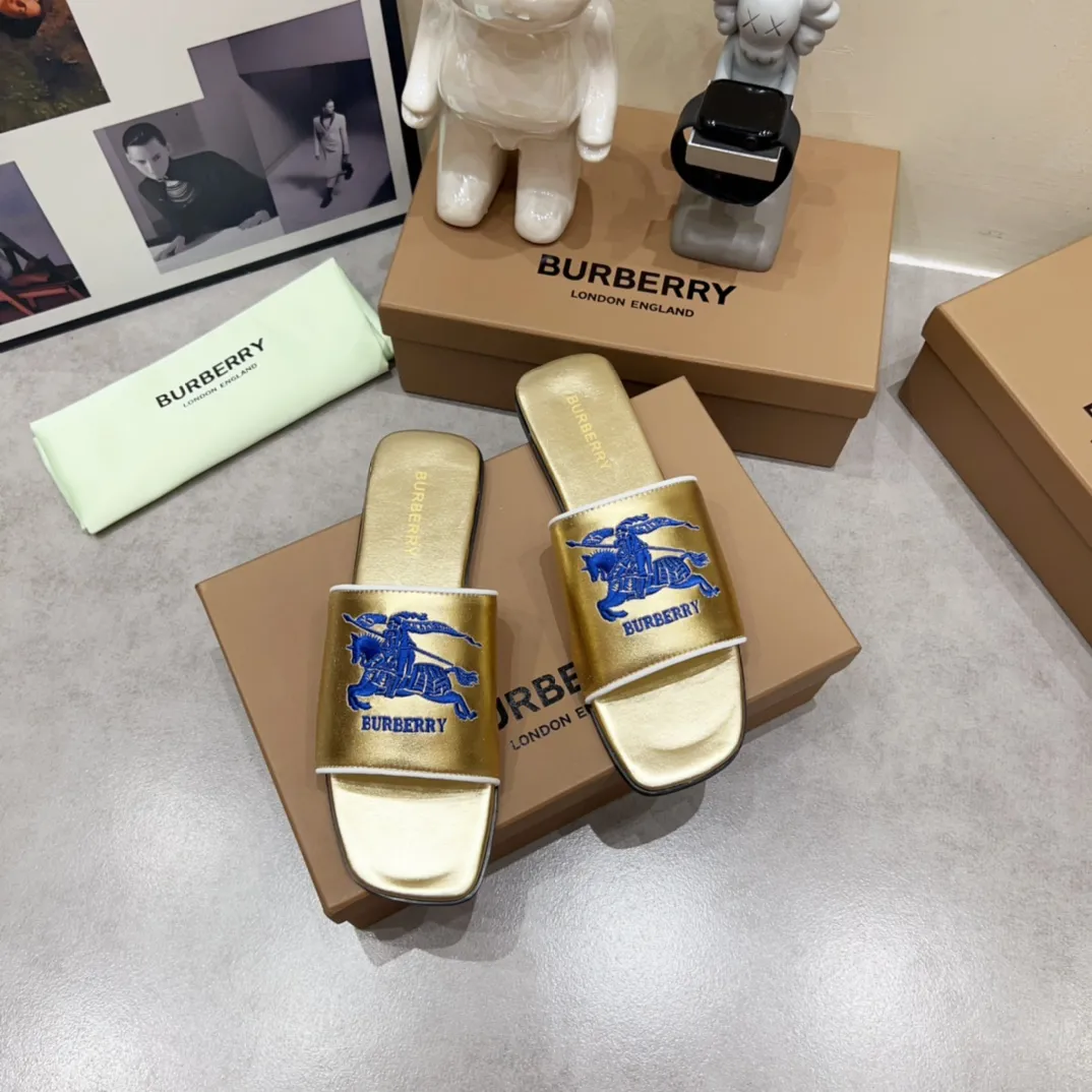 Burberry ゴールド チャンキーヒール スリッパ - 画像 (3)