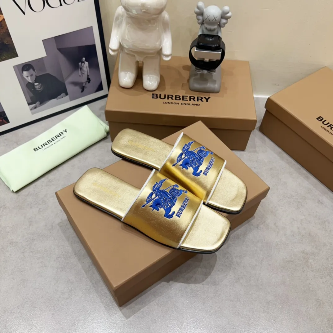 Burberry ゴールド チャンキーヒール スリッパ - 画像 (4)