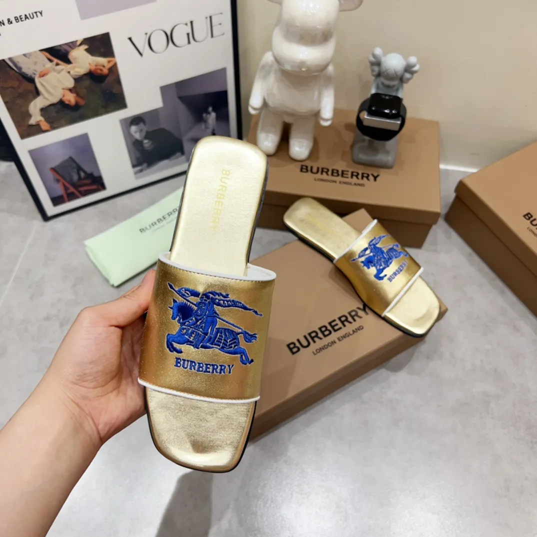 Burberry ゴールド チャンキーヒール スリッパ - 画像 (7)