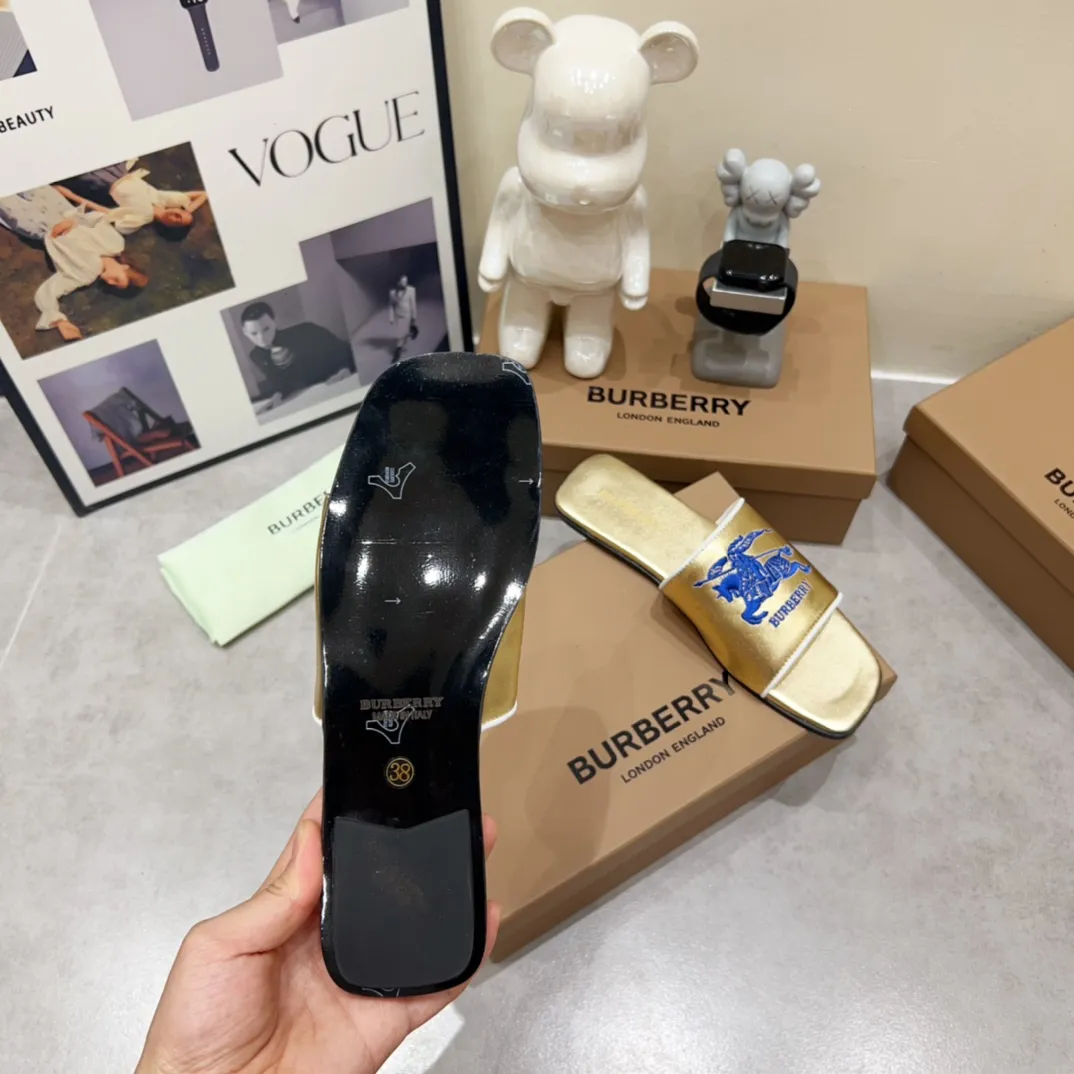 Burberry ゴールド チャンキーヒール スリッパ - 画像 (10)