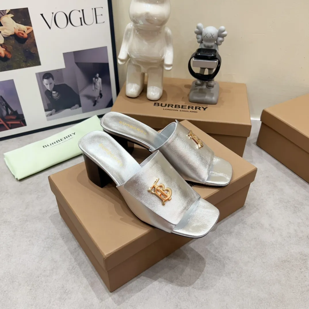 Burberry グレーチャンキーヒールスリッパ新作 - 画像 (5)