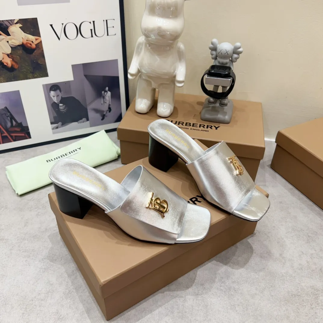Burberry グレーチャンキーヒールスリッパ新作 - 画像 (6)