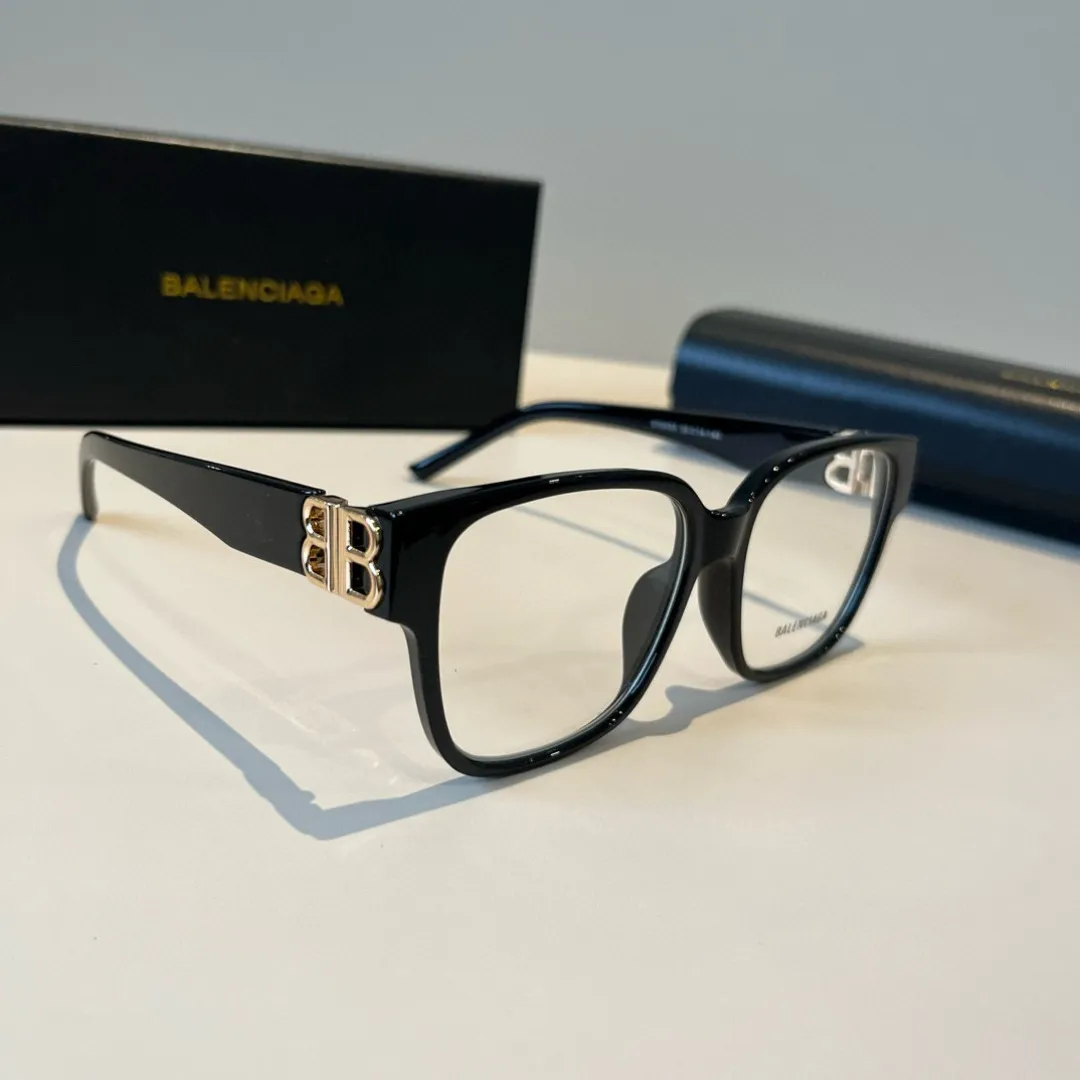 BALENCIAGA新作黒スクエアフレームサングラス