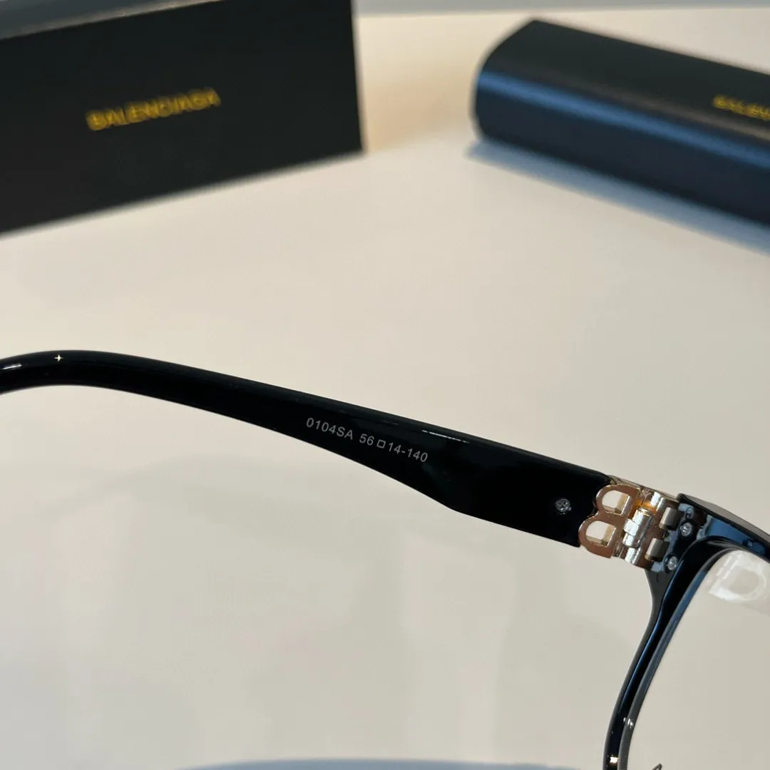 BALENCIAGA新作黒スクエアフレームサングラス - 画像 (11)