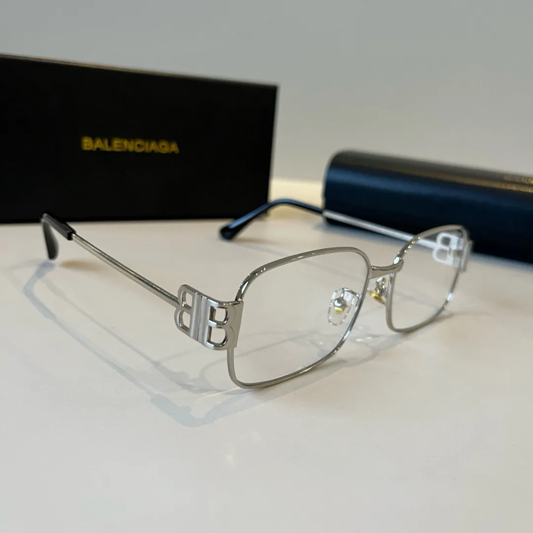 BALENCIAGA新作黒スクエアフレームサングラス