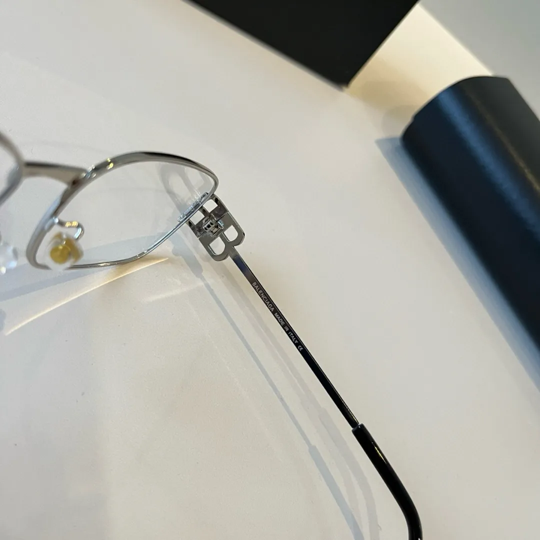 BALENCIAGA新作黒スクエアフレームサングラス - 画像 (5)