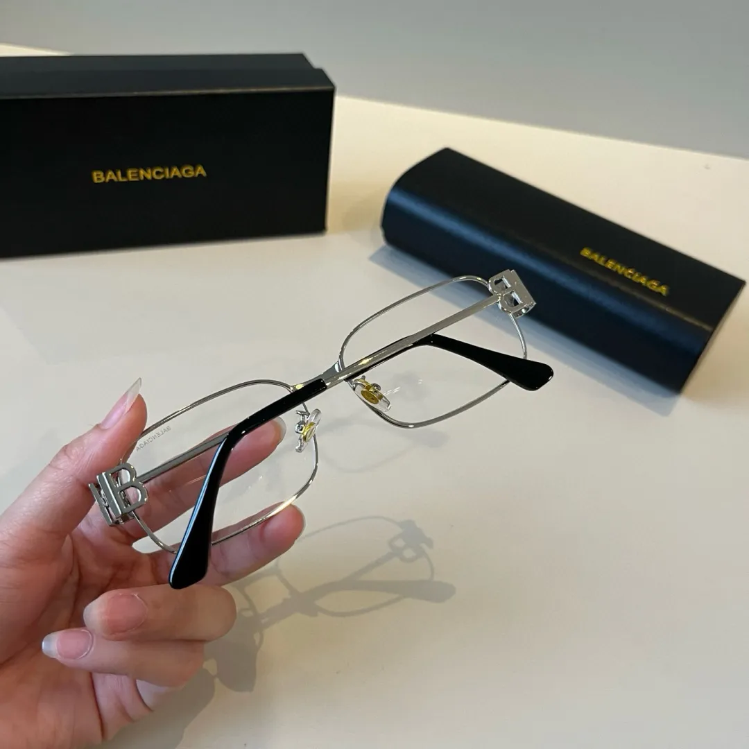 BALENCIAGA新作黒スクエアフレームサングラス - 画像 (7)