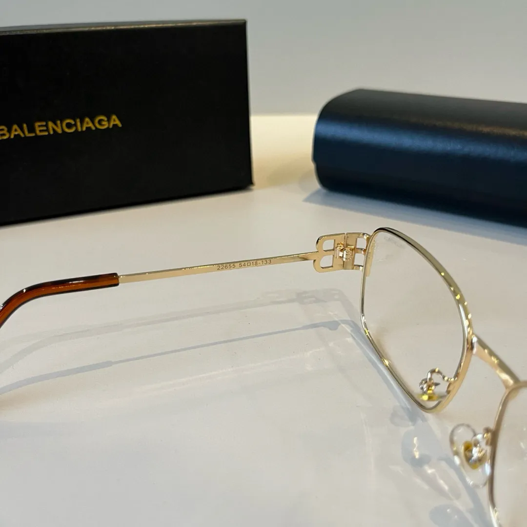 BALENCIAGA新作黒スクエアフレームサングラス - 画像 (6)