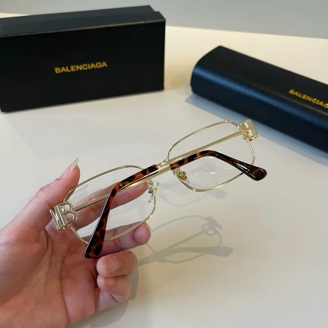 BALENCIAGA新作黒スクエアフレームサングラス - 画像 (7)