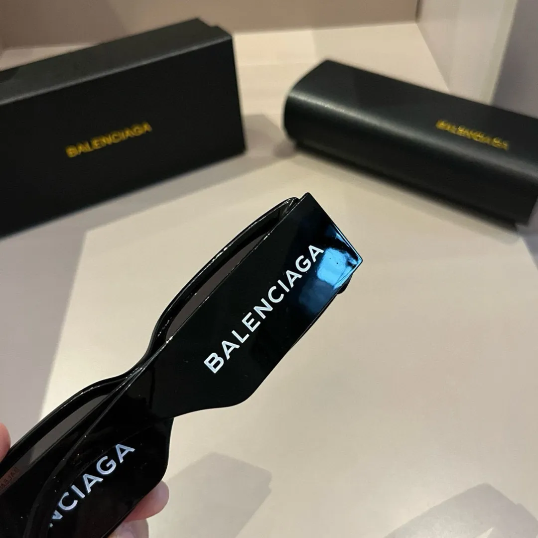 BALENCIAGA新作黒キャッツアイサングラス - 画像 (10)