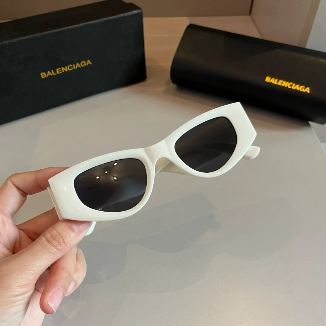BALENCIAGA 白 キャッツアイサングラス 新作 - 画像 (7)