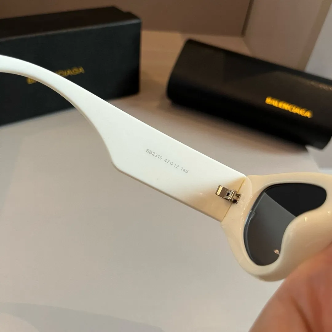 BALENCIAGA 白 キャッツアイサングラス 新作 - 画像 (10)