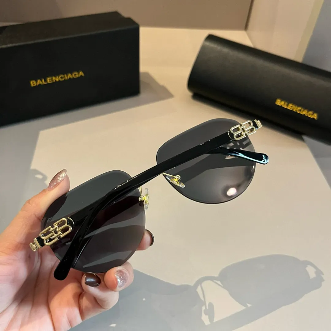 BALENCIAGA新作黒アークサングラス - 画像 (8)