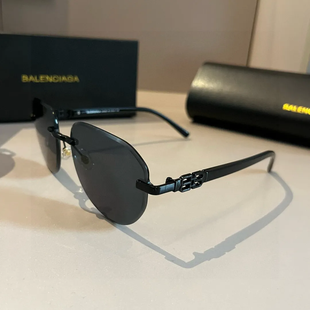 BALENCIAGA新作黒サングラスアークデザイン - 画像 (3)