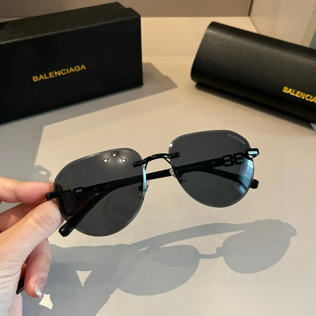 BALENCIAGA新作黒サングラスアークデザイン - 画像 (6)